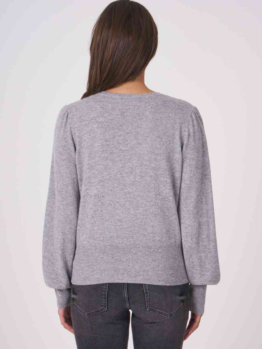 Cropped cashmere sweater with fine cable pattern image number 9
