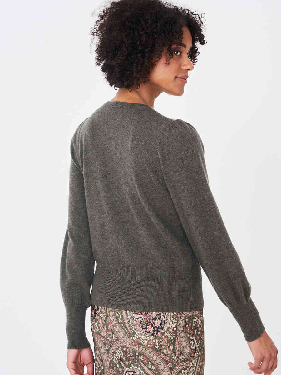 Cropped cashmere sweater with fine cable pattern image number 21