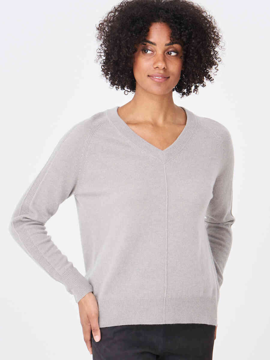 Cashmere sweater with V-neck image number 4