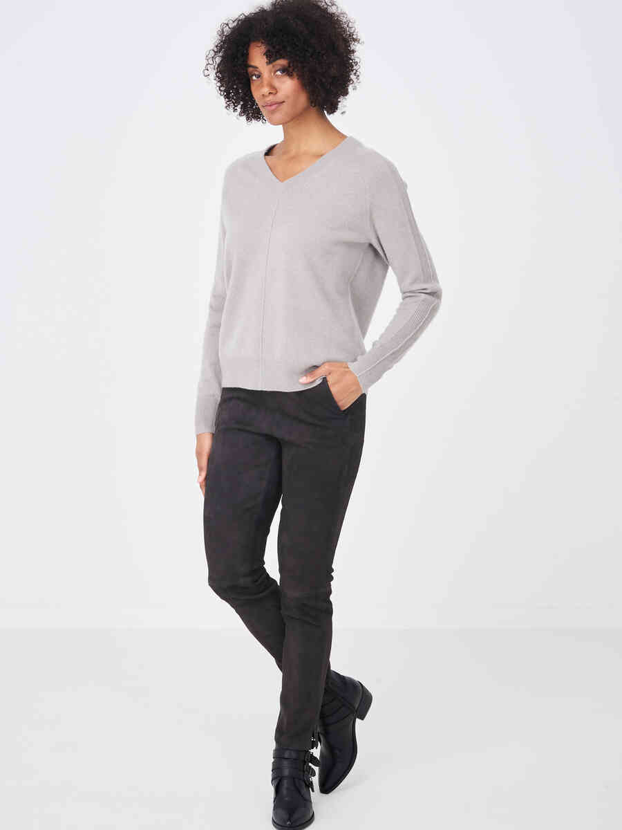 Cashmere sweater with V-neck image number 7