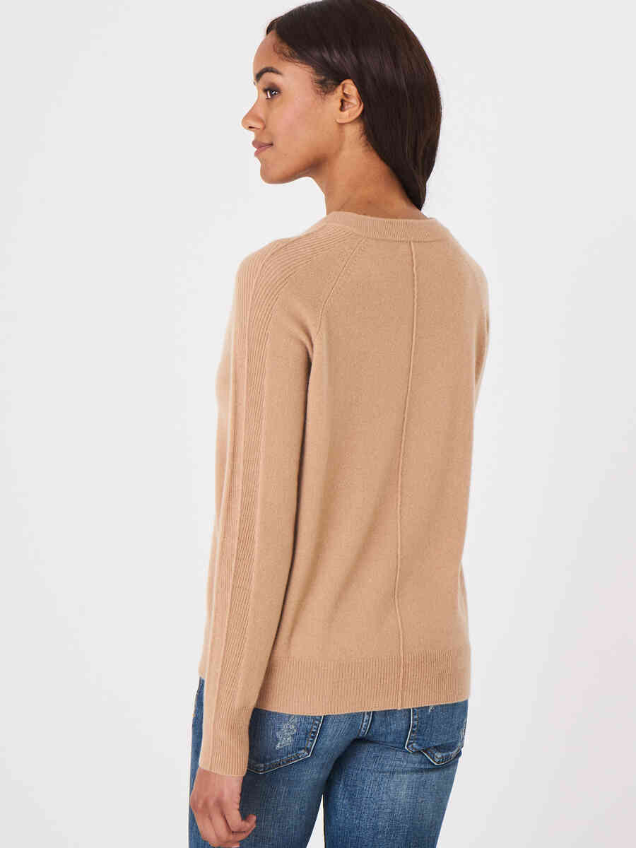 Cashmere sweater with V-neck image number 13
