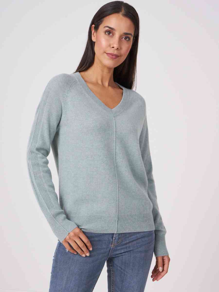 Cashmere sweater with V-neck image number 16