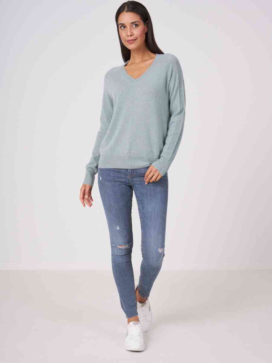 Cashmere sweater with V-neck image number 19
