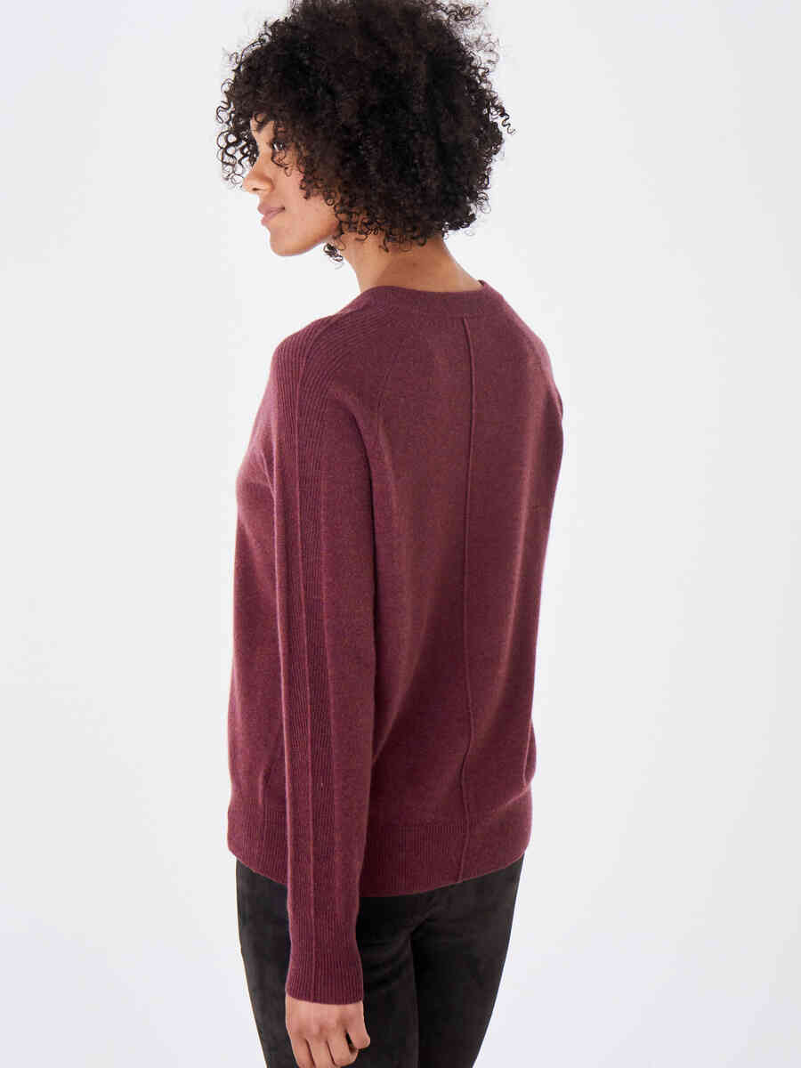 Cashmere sweater with V-neck image number 25