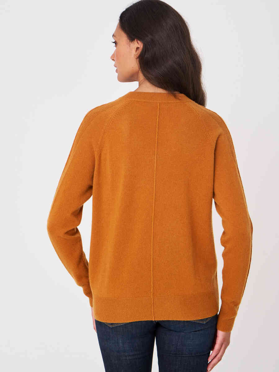 Cashmere sweater with V-neck image number 29