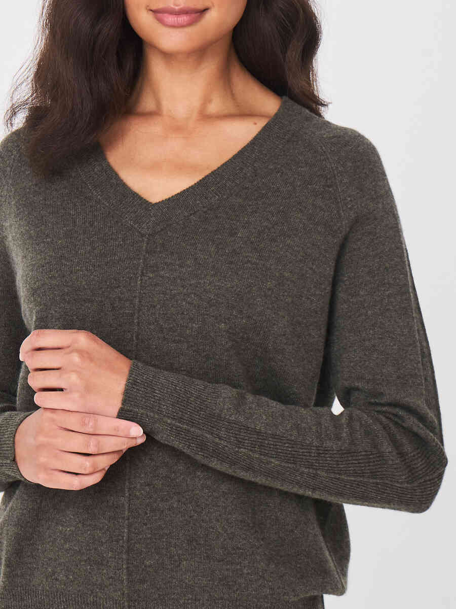 Cashmere sweater with V-neck image number 38