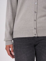 Basic organic cashmere cardigan with V-neck image number 18