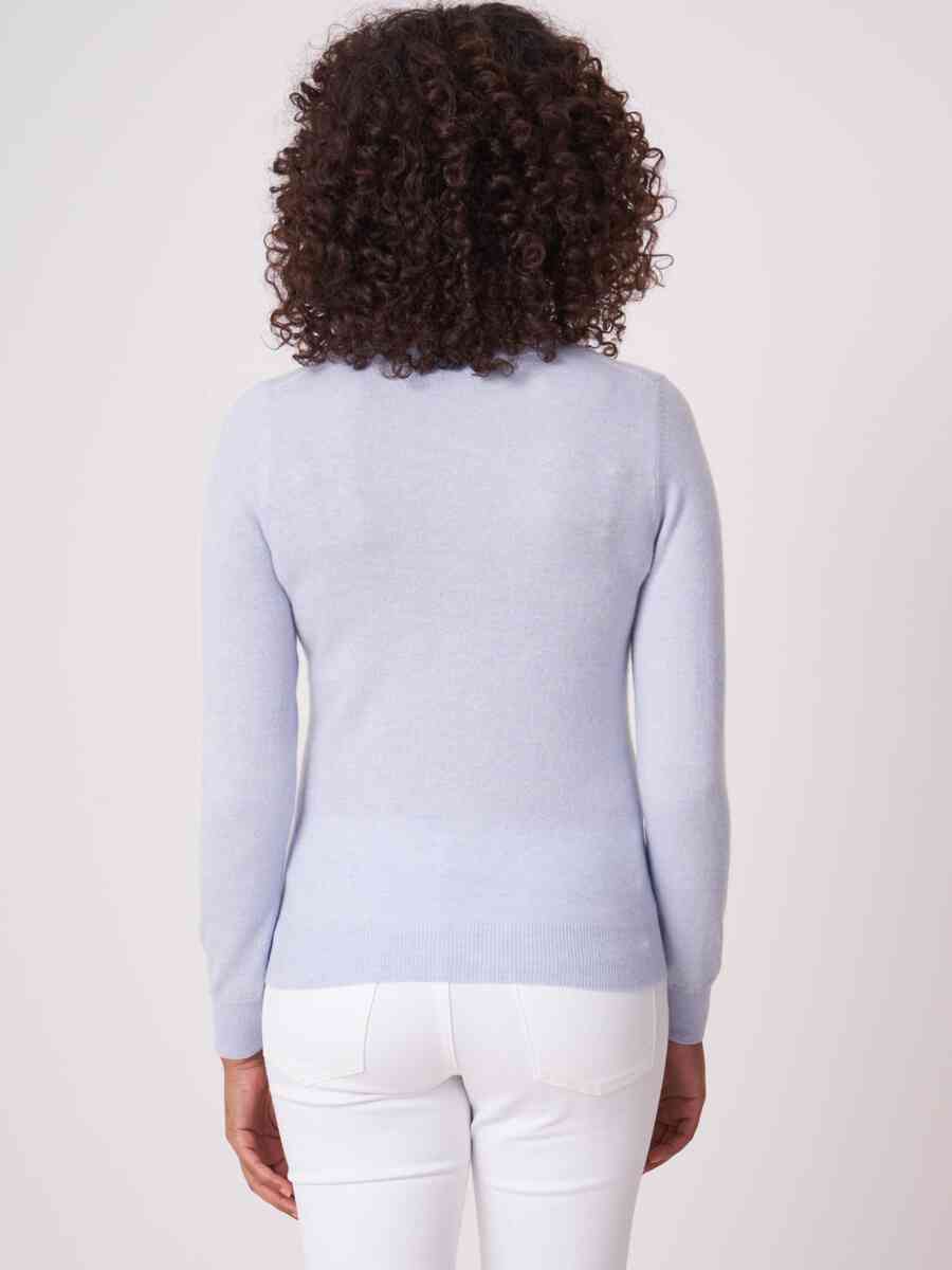 Basic organic cashmere cardigan with V-neck image number 1
