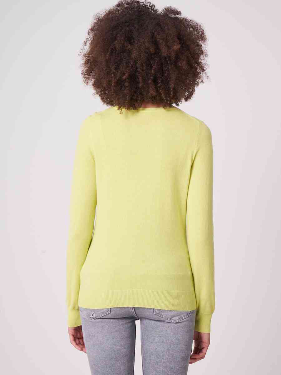 Basic organic cashmere V-neck jumper image number 1