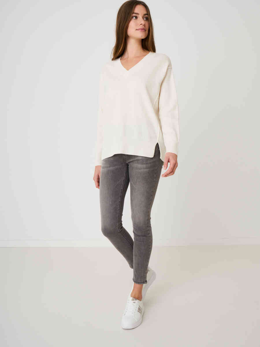 Oversized organic cashmere sweater with side knit details image number 3