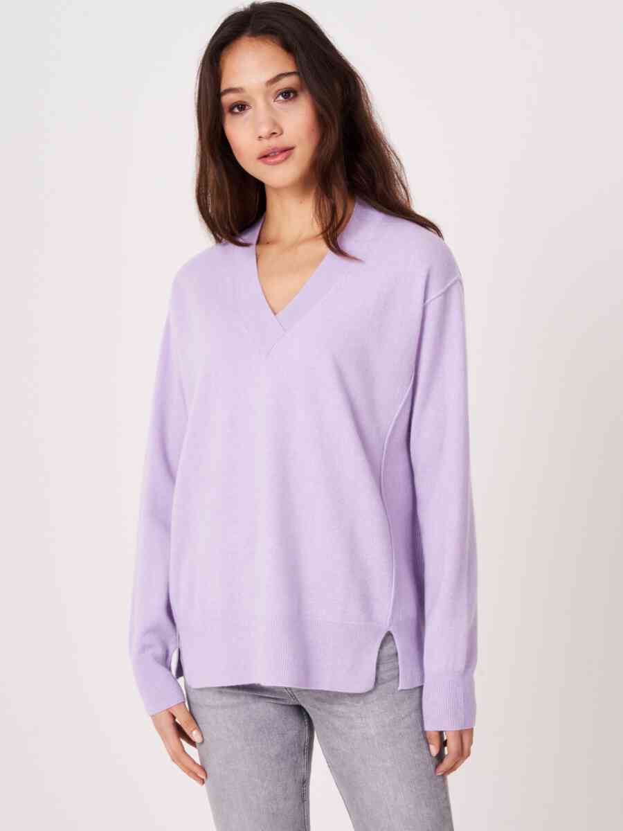 Oversized organic cashmere sweater with side knit details image number 8