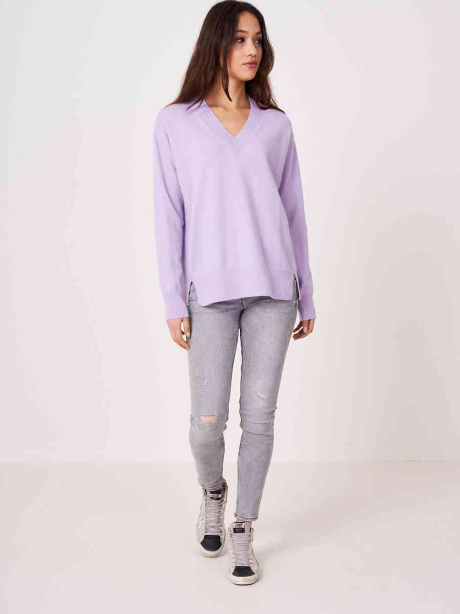 Oversized organic cashmere sweater with side knit details image number 11