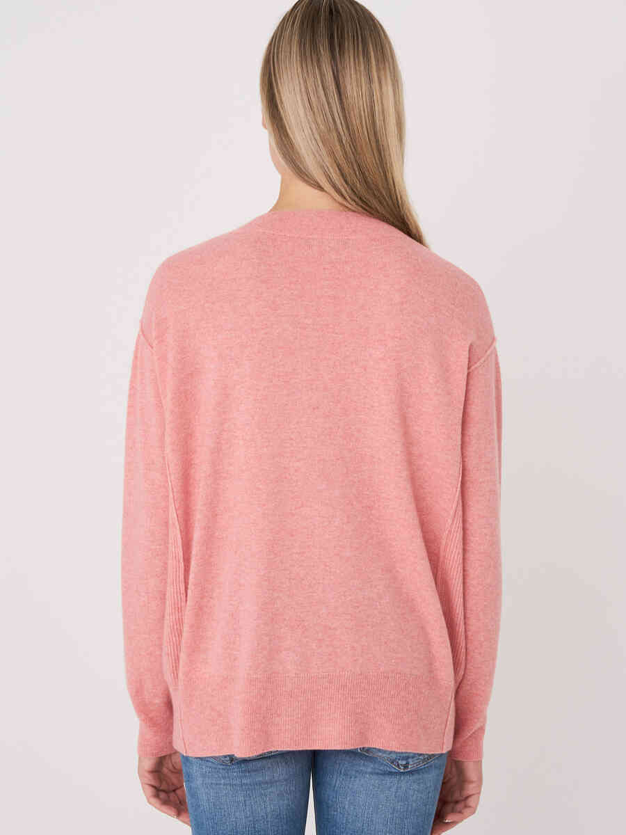 Oversized organic cashmere sweater with side knit details image number 13
