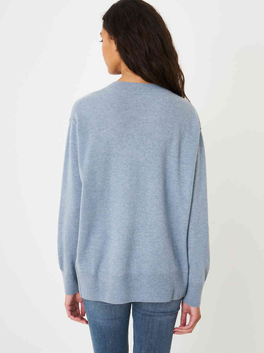 Oversized organic cashmere sweater with side knit details image number 17