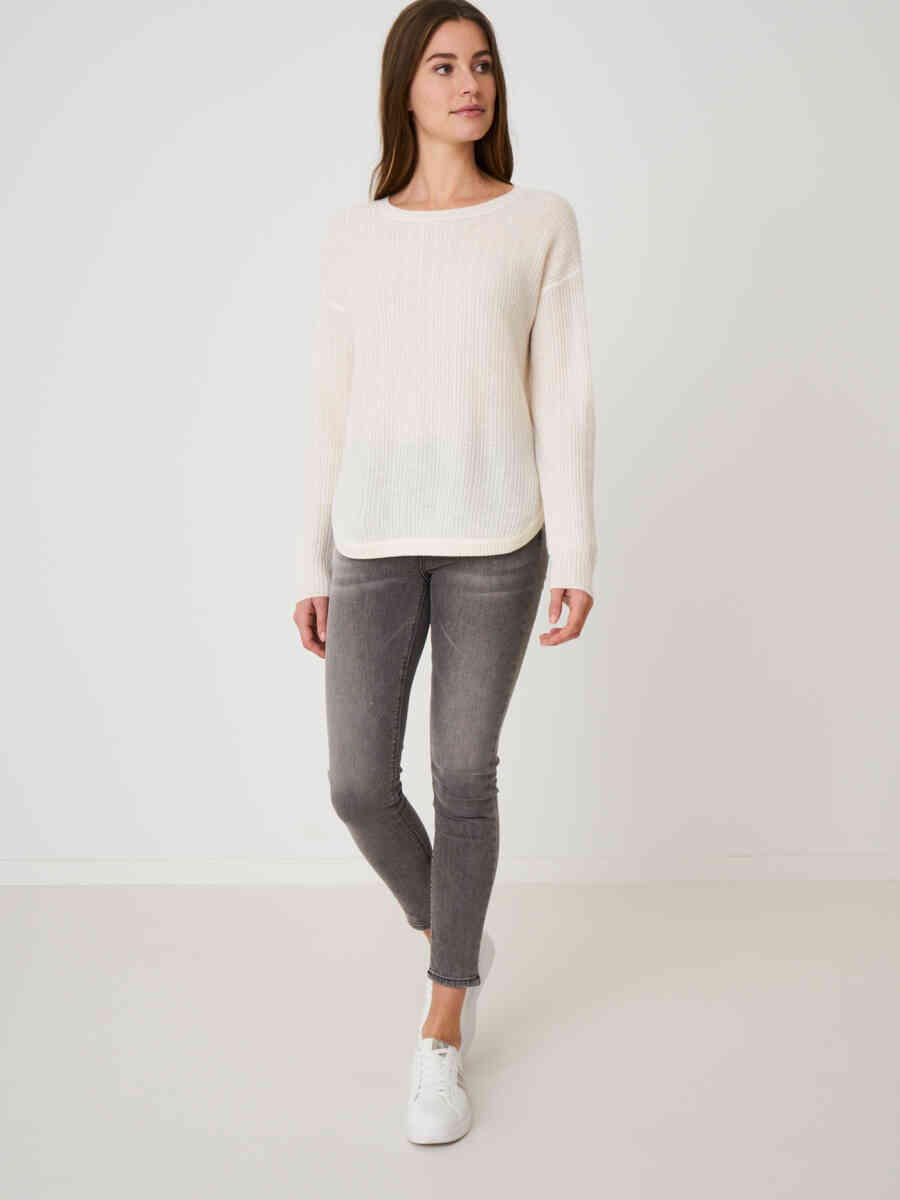Ribbed organic cashmere pullover with rounded hem image number 3
