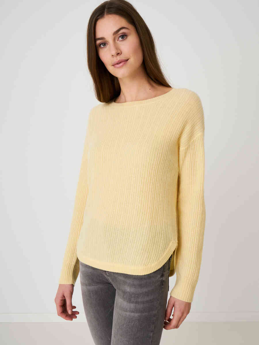 Ribbed organic cashmere pullover with rounded hem
