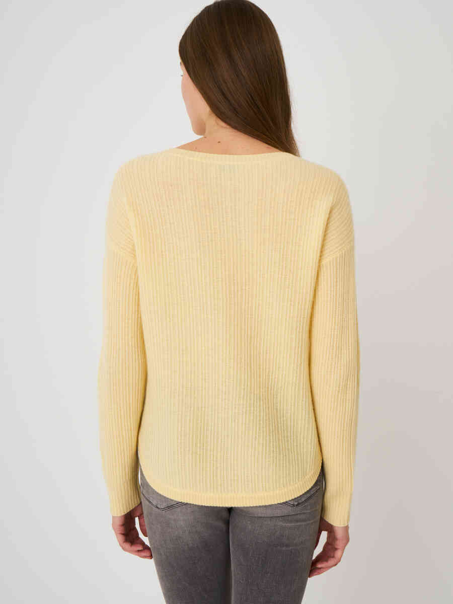 Ribbed organic cashmere pullover with rounded hem image number 1