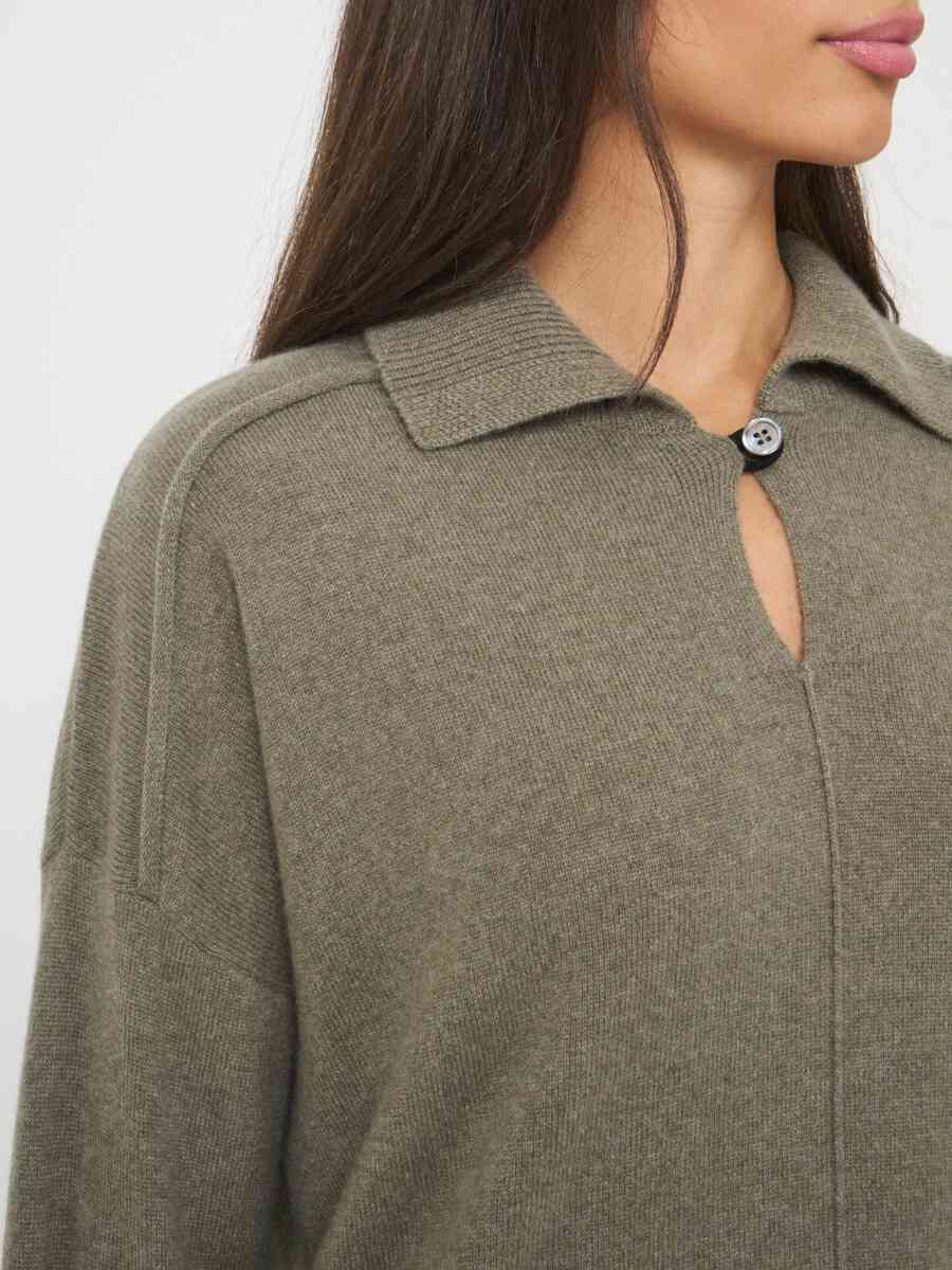 Cashmere sweater with polo neck and back pleat image number 2