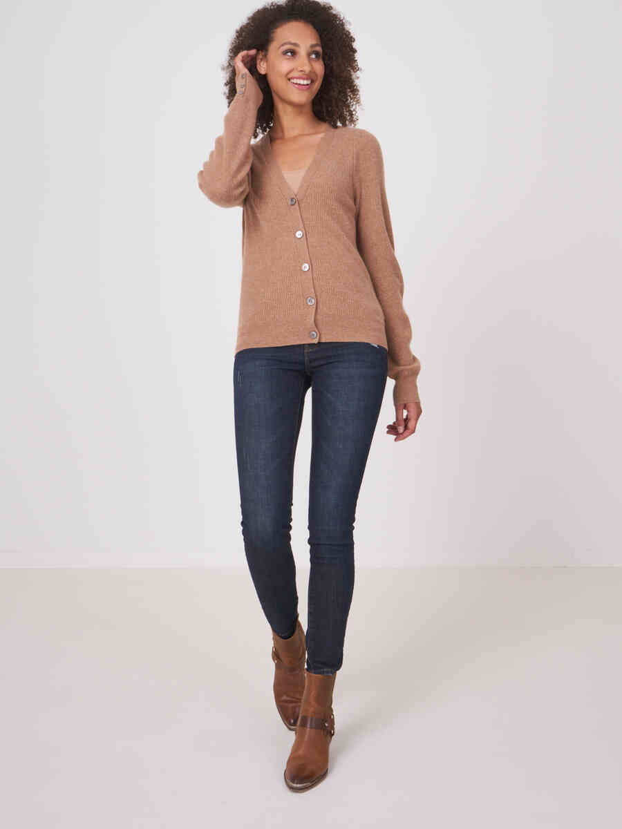 Cashmere cardigan with fine rib knit texture image number 15