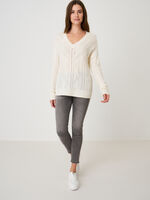 Cable knit cashmere sweater with delicate sequin decoration image number 3