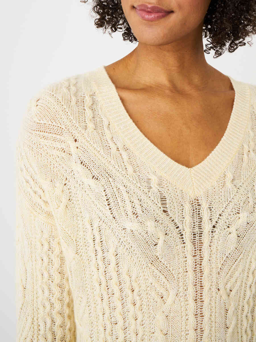 Cable knit cashmere sweater with delicate sequin decoration image number 2