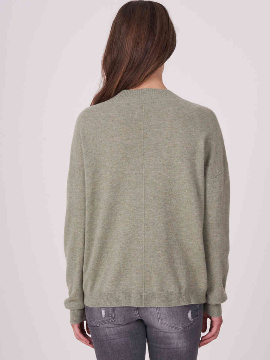 Cashmere V-neck sweater with pockets image number 1
