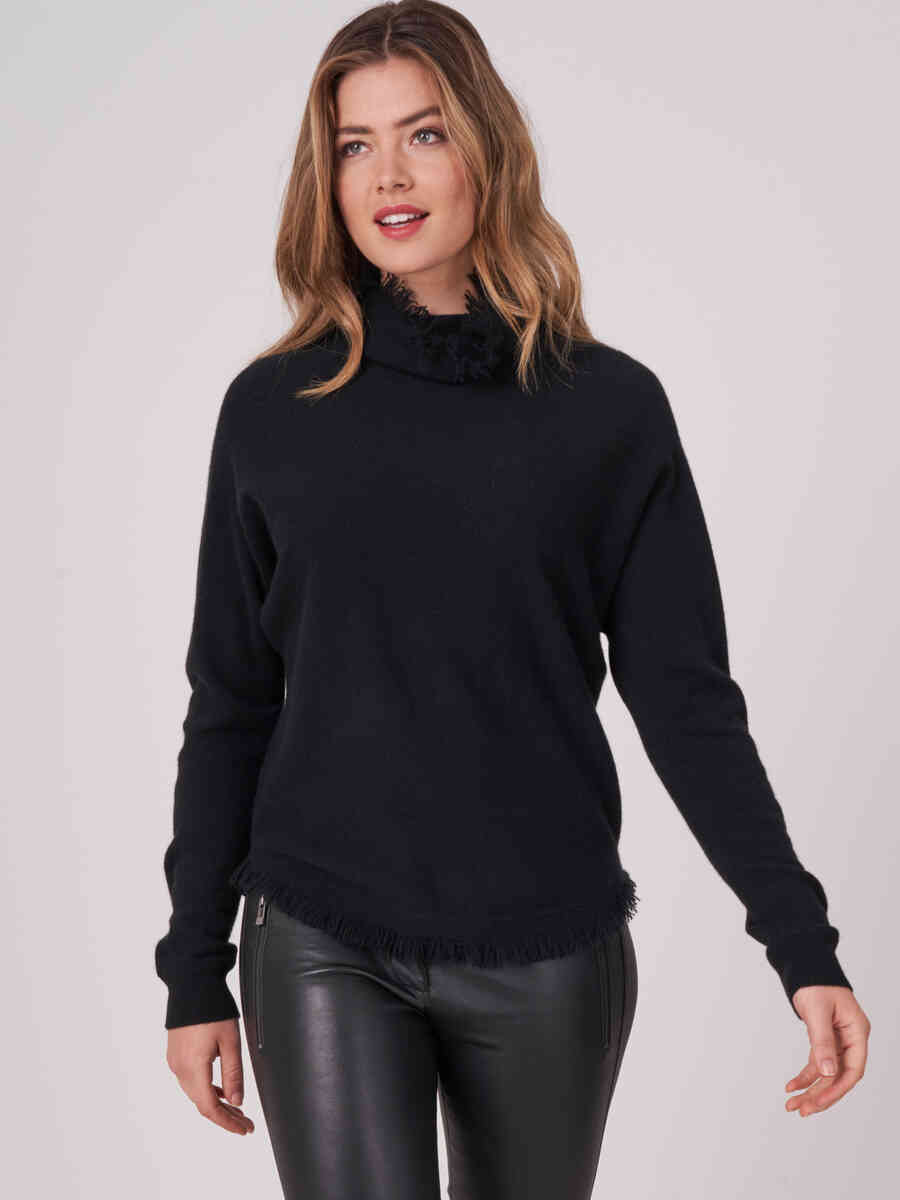 Batwing sweater with fringes image number 0
