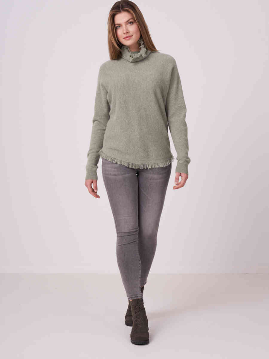 Batwing sweater with fringes image number 7