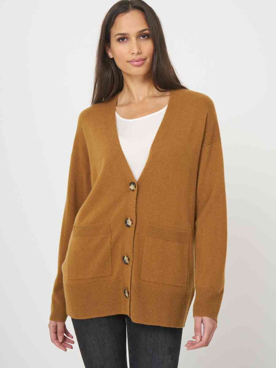 Cashmere cardigan with V-neck and pockets image number 0