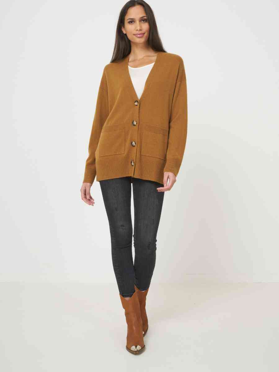 Cashmere cardigan with V-neck and pockets image number 3