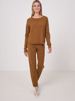 Casual cashmere sweater with ribbed boat neckline image number 7