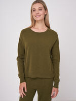 Casual cashmere sweater with ribbed boat neckline image number 8