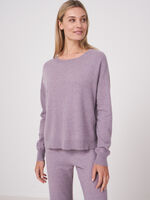 Casual cashmere sweater with ribbed boat neckline image number 16