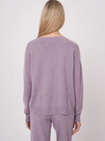 Casual cashmere sweater with ribbed boat neckline image number 17