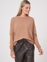 Casual cashmere sweater with ribbed boat neckline image number 20