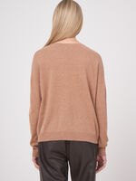 Casual cashmere sweater with ribbed boat neckline image number 21
