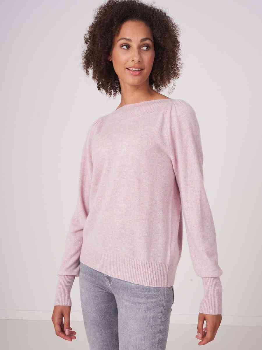 Organic cashmere sweater with ribbed boat neckline