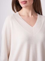 Organic cashmere sweater with deep ribbed V-neckline image number 2