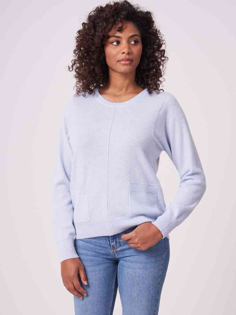 Organic cashmere sweater with dividing seam and pockets