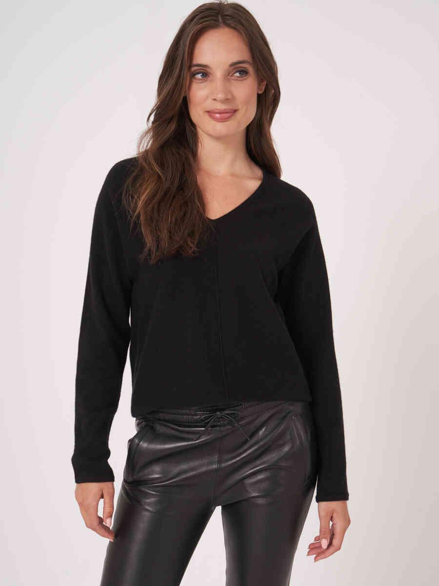 V-neck cashmere sweater with batwing sleeves