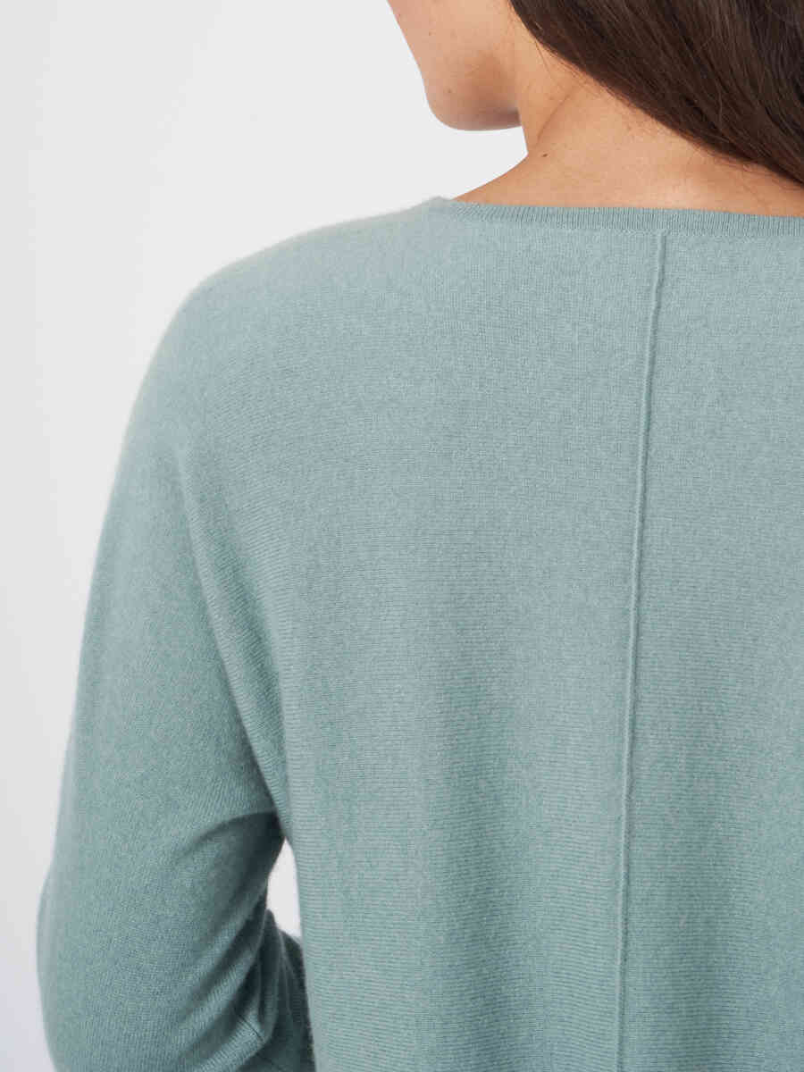 V-neck cashmere sweater with batwing sleeves image number 3