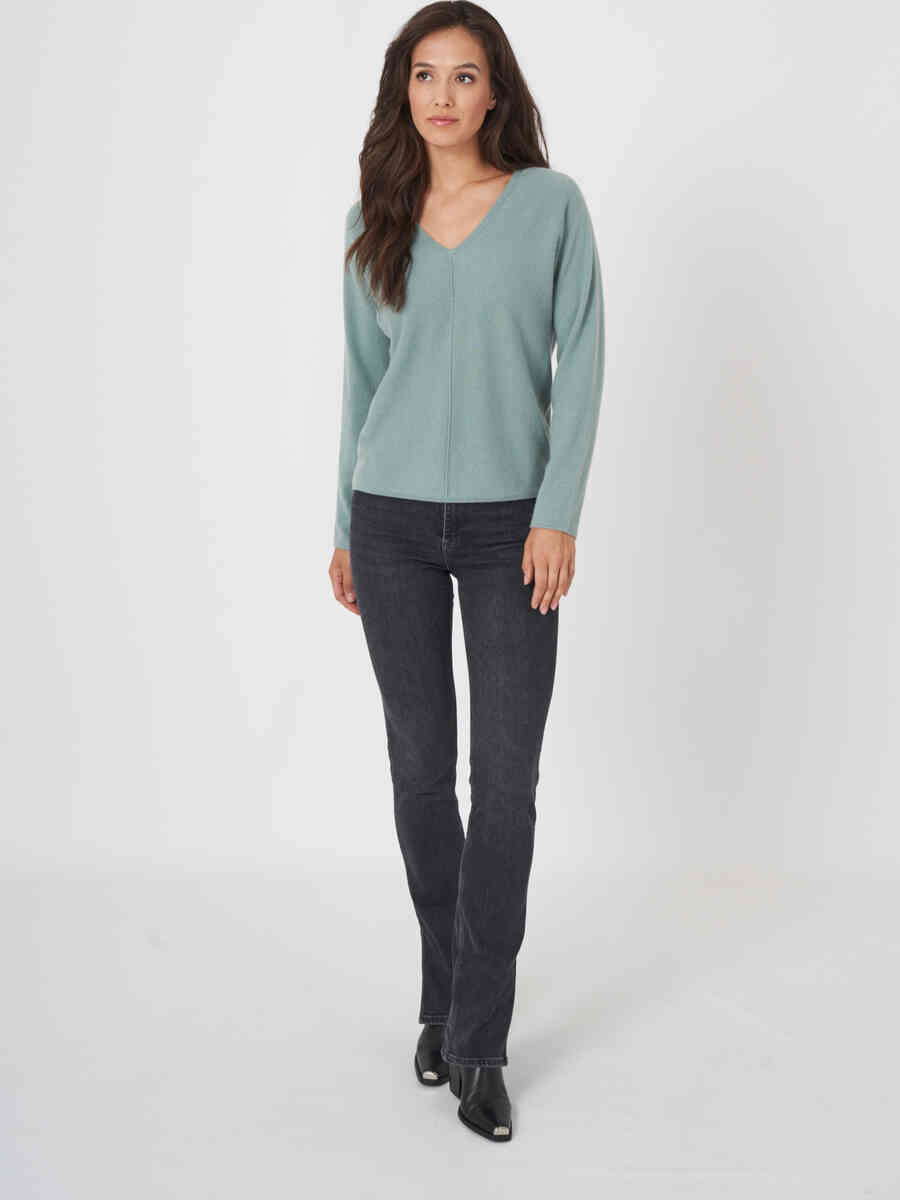 V-neck cashmere sweater with batwing sleeves image number 4