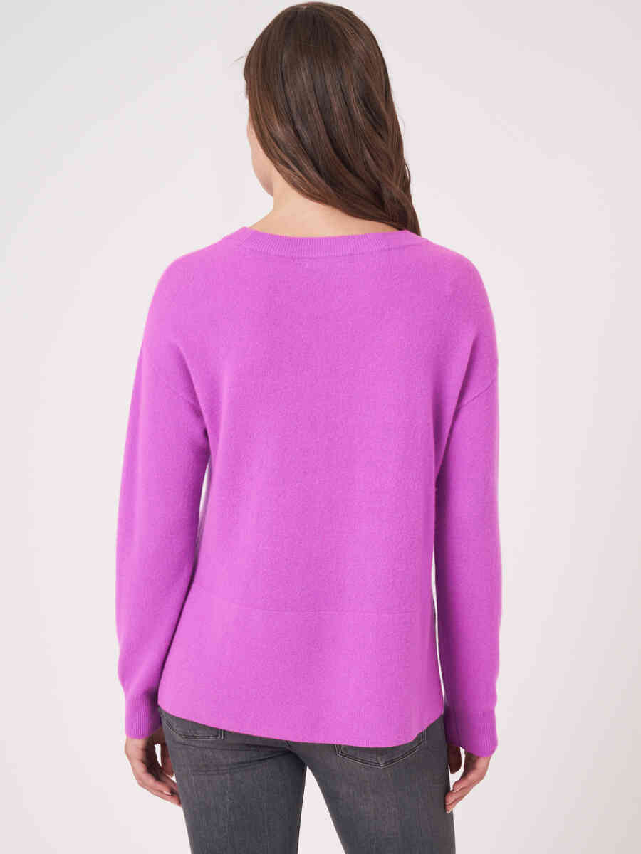 Organic cashmere sweater with ribbed hem and slits image number 1