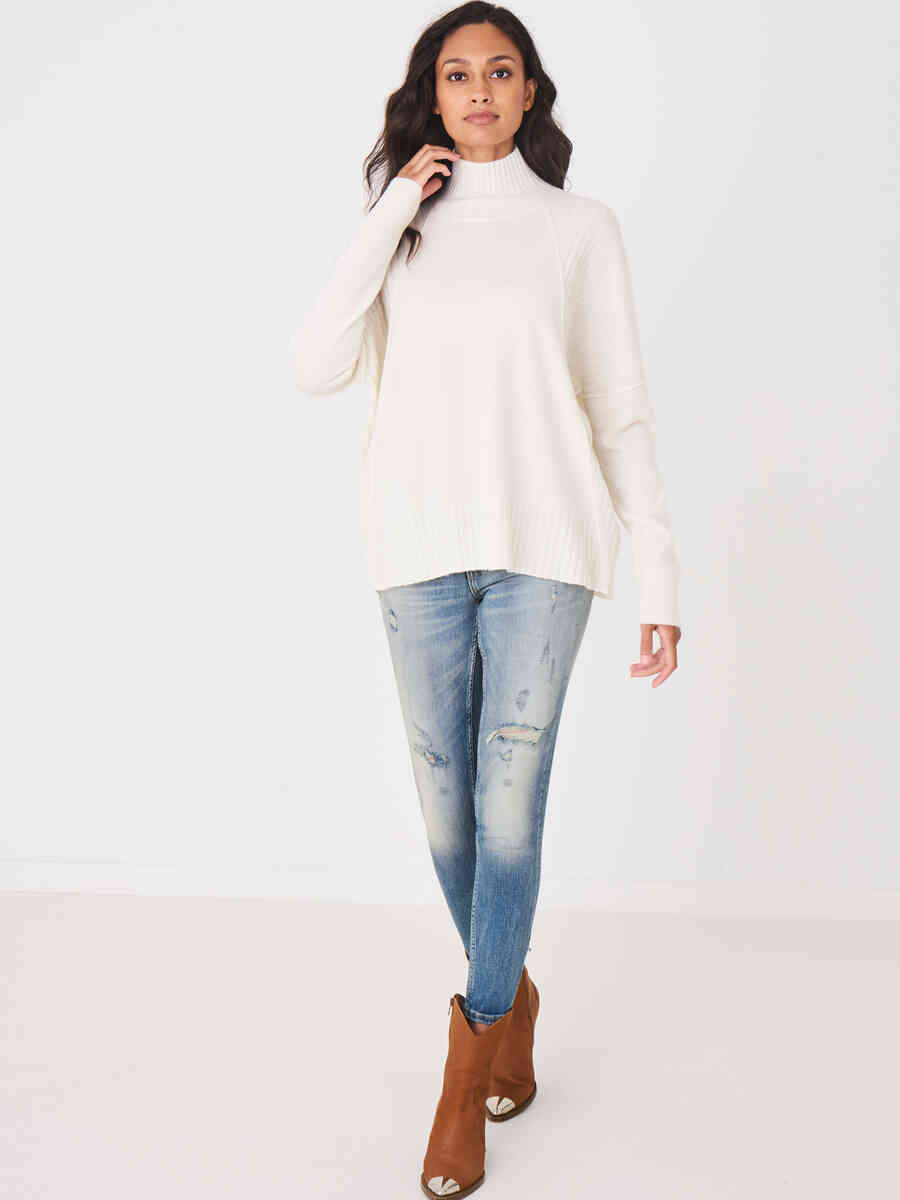 Oversized poncho sweater with ribbed texture and button placket at the back image number 3