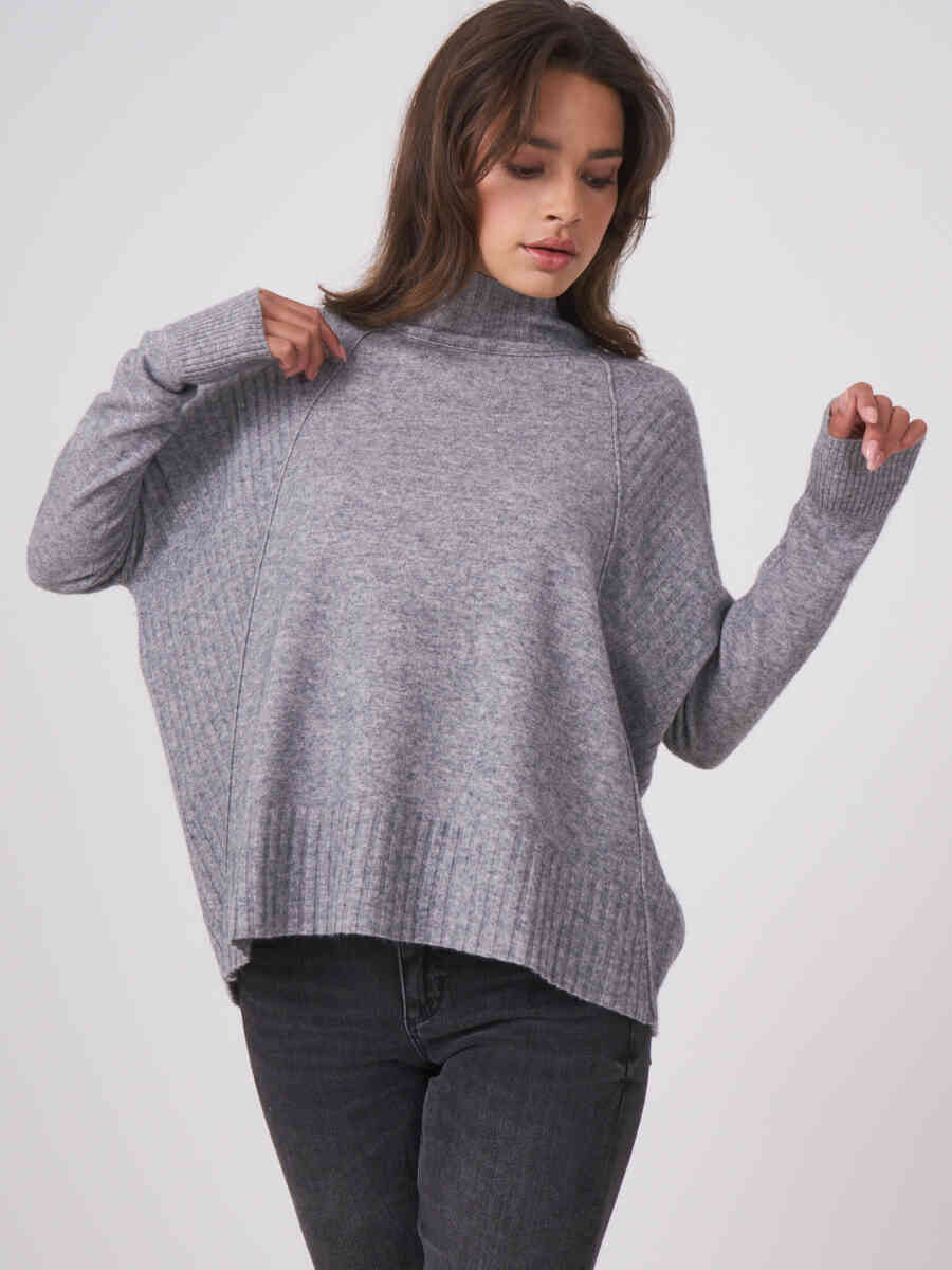 Oversized poncho sweater with ribbed texture and button placket at the back image number 0