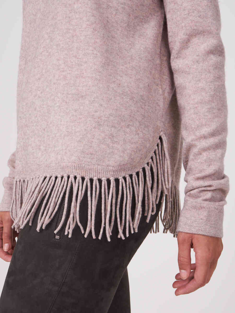 Knitted pullover with rounded fringed hem image number 2