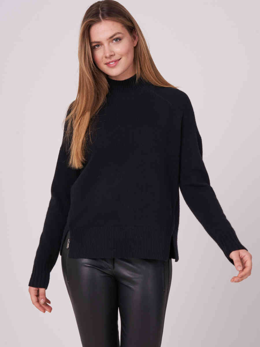 Pullover with stand collar and front slits image number 4