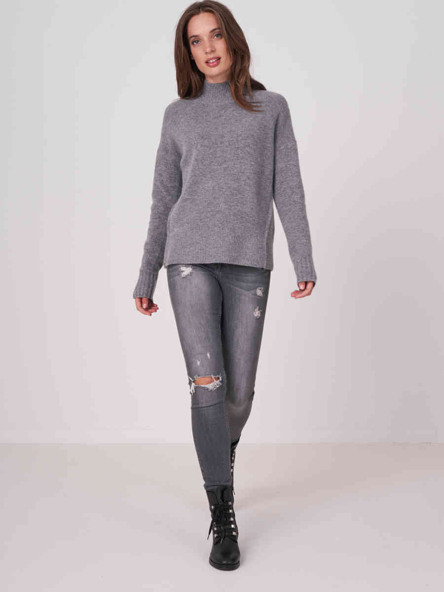 Pullover with stand collar and front slits image number 11