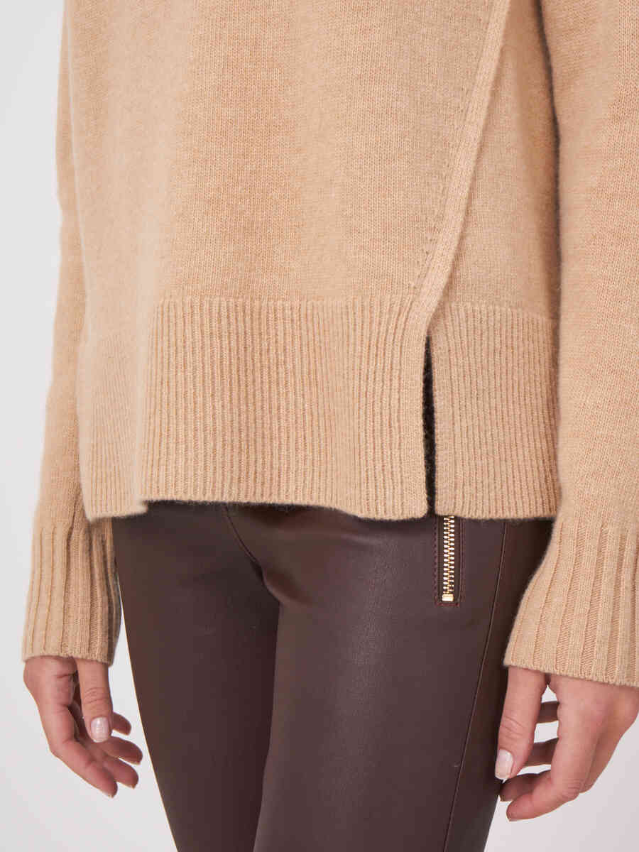 Pullover with stand collar and front slits image number 18
