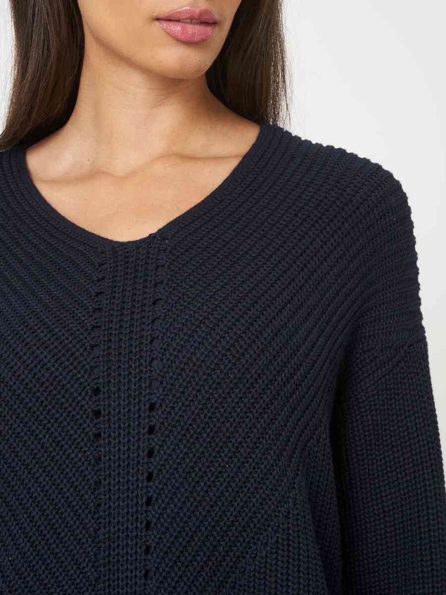 Chunky rib knit V-neck sweater image number 10